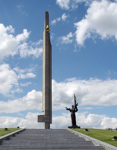 Het Heldenstadmonument