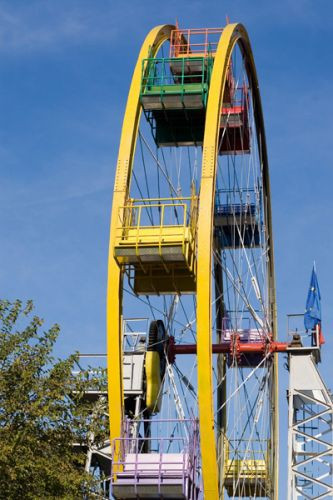 Reuzenrad in het Herastraupark