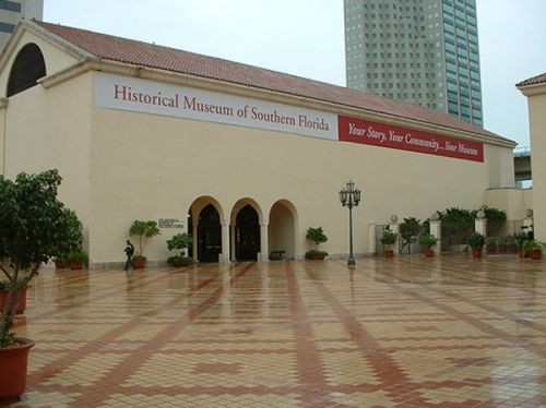 Plein aan het Historical Museum of Southern Florida
