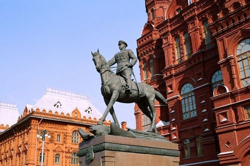 Ruiterstandbeeld voor het Historisch museum