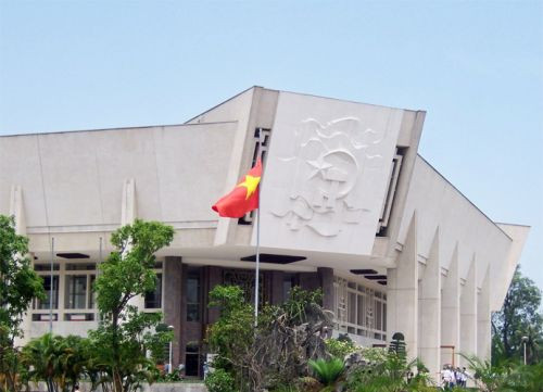 Vlag voor het Ho Chi Minh Museum