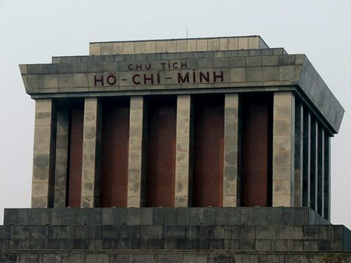 Opschrift op het Ho Chi Minh Mausoleum