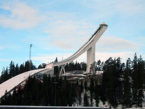 Zicht op de Skischans van Holmenkollen