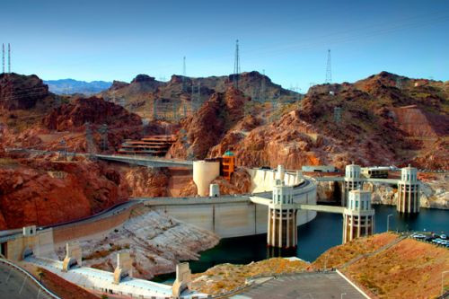 Boven aan de Hoover Dam