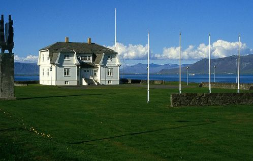 Vergezicht op het Höfðihuis