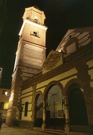 Nachtbeeld van de Iglesia de Los Mártires