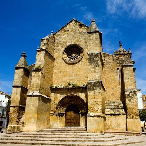 Voorkant van de Iglesia de Santa Marina
