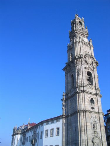 Onder aan de Torre dos Clérigos