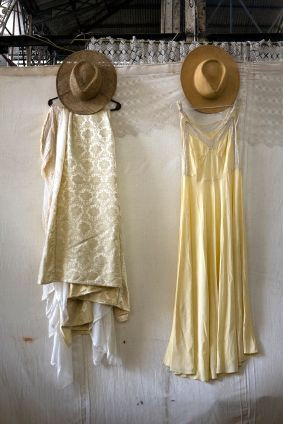 Antieke kleding op de San Telmo-markt