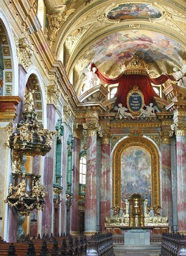 Binnen in de Jesuitenkirche