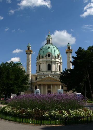 Tuin voor de Karlskirche