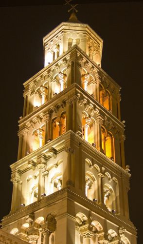 Toren bij nacht