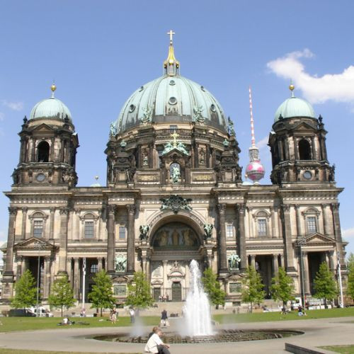 Voorgevel van de Sankt-Hedwigs-Kathedrale