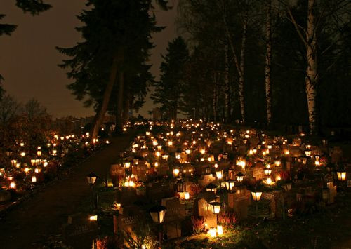 Lampjes op het kerkhof van Hietaniemi