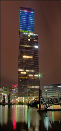 Nachtbeeld van de Kölnturm
