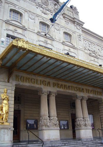 Ingang van het Koninklijk Dramatisch Theater
