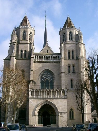 Vooraanzicht Kathedraal van Saint-Bénigne