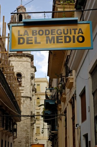 Straatbeeld bij La Bodeguita del Medio