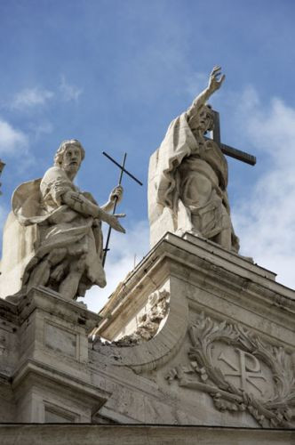 Beelden op de San Giovanni in Laterano-basiliek