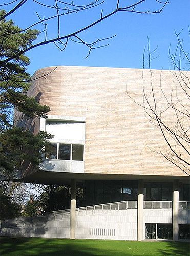 Beeld van de Lewis Glucksman Gallery