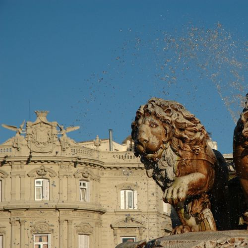 Leeuwenbeeld voor het Palacio de Linares