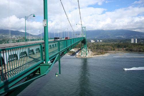 Op de Lions Gate Bridge