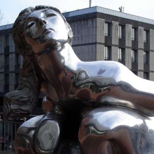 Beeld aan het Ludwig Museum