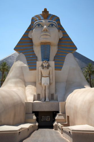 Ingang van het Luxor