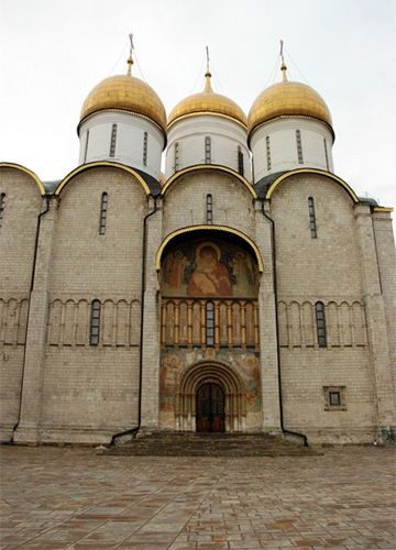 Deur van de Maria-Hemelvaartkathedraal