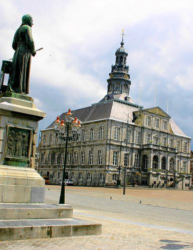 Standbeeld op de Markt van Maastricht