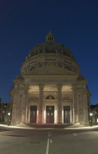 Voor aan de Marmeren kerk