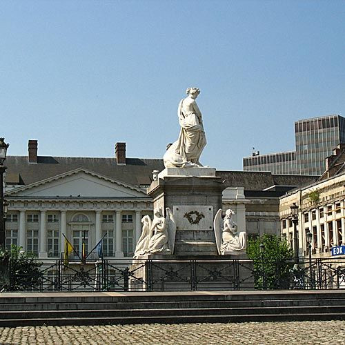 Beeld op het Martelarenplein