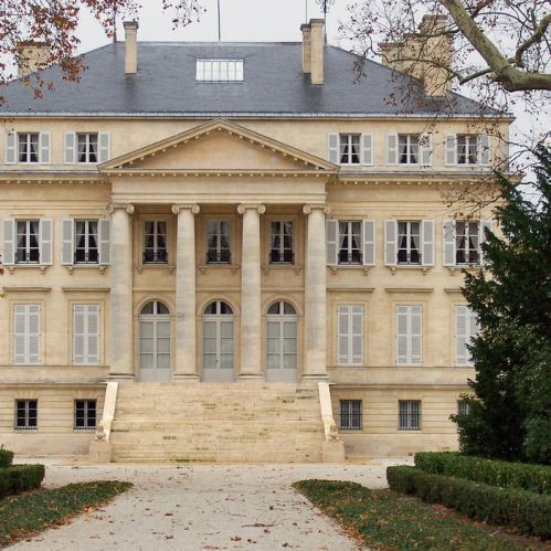 Voorgevel van het Musée des Arts et Métiers de la Vigne et du Vin