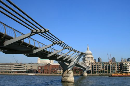 Beeld van de Millennium Bridge