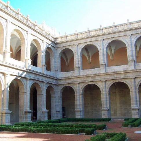 Plein van het Monasterio de San Miguel de los Reyes