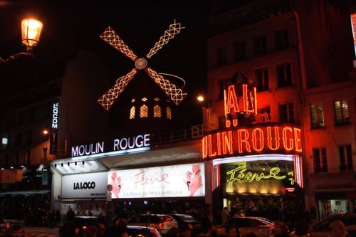 Nachtbeeld van de Moulin Rouge