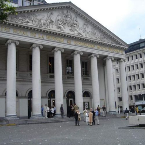 Voor de Koninklijke Muntschouwburg