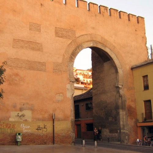 Zicht op de Puertas de las Murallas
