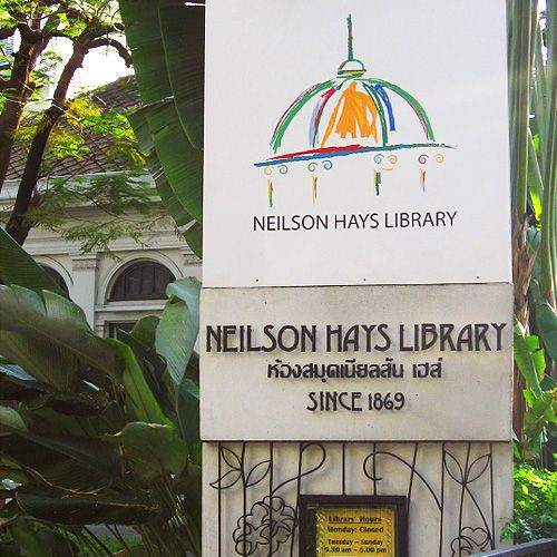 Naambord van de Neilson Hays Library