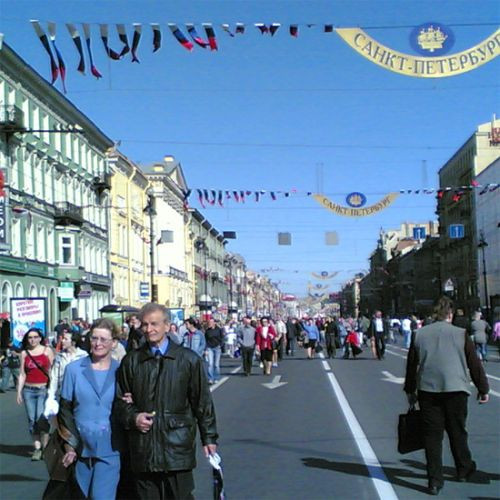 Wandelaars op de Nevski Prospekt