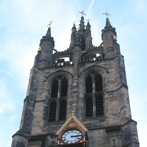 Onder aan Newcastle Cathedral