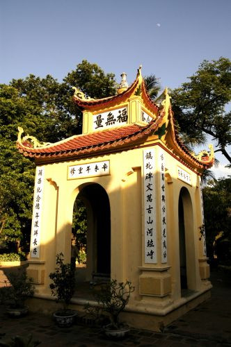 Bouwwerk bij de Ngoc Son-Tempel