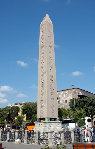 Zicht op de Egyptische Obelisk