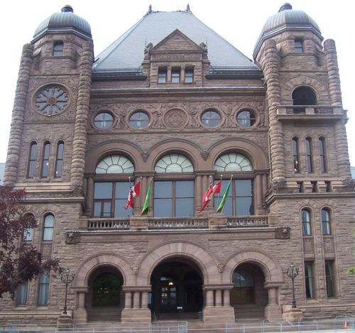 Voorgevel van het Parlementsgebouw van Ontario