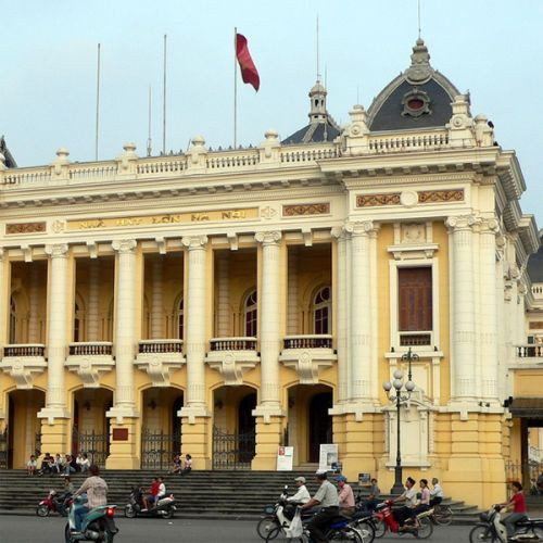 Standbeeld in de Staatsopera