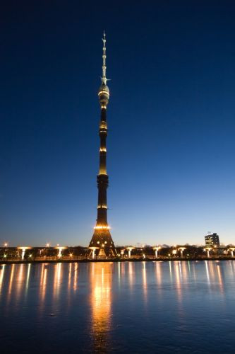 Verlichte Ostankinotoren