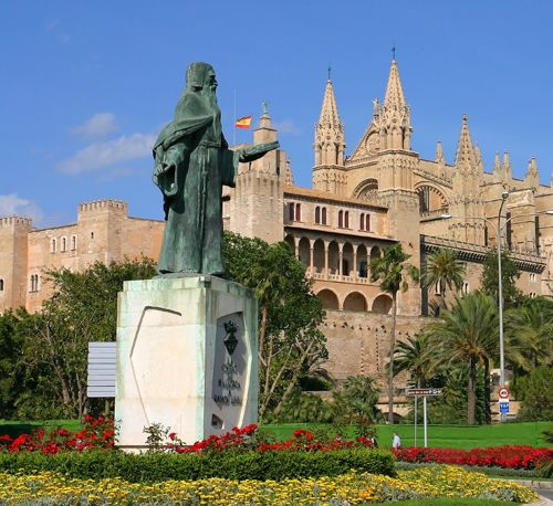 Standbeeld aan het Palacio de la Almudaina