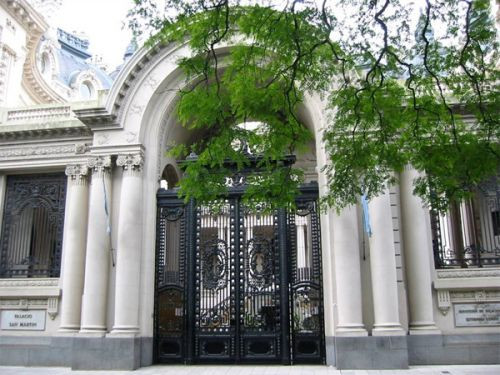 Poort van het Palacio San Martín