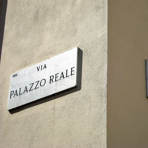 Naambord aan het Palazzo Reale