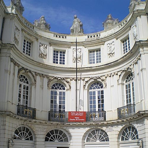 Zicht op het Paleis van Karel van Lotharingen